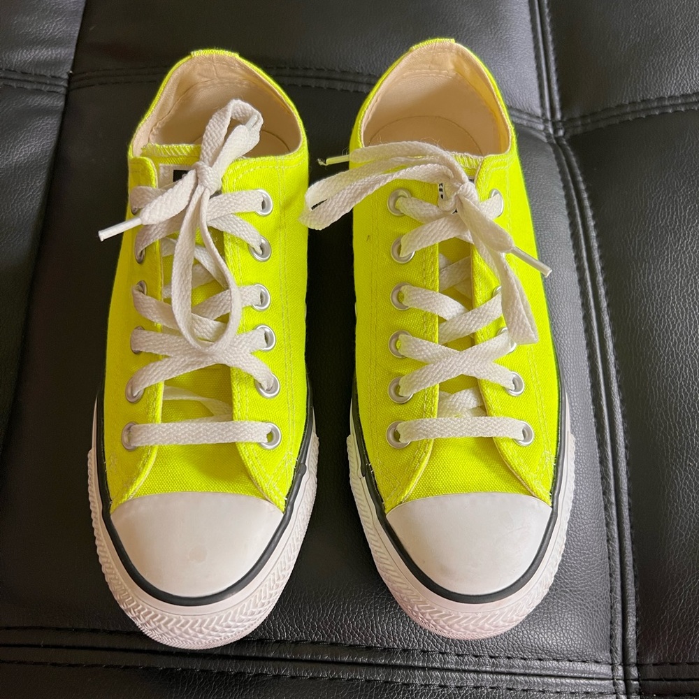 Converse for women size 7 in great condition